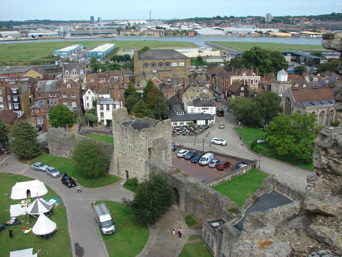 High Street Serviced Apartment Rochester  Exterior photo